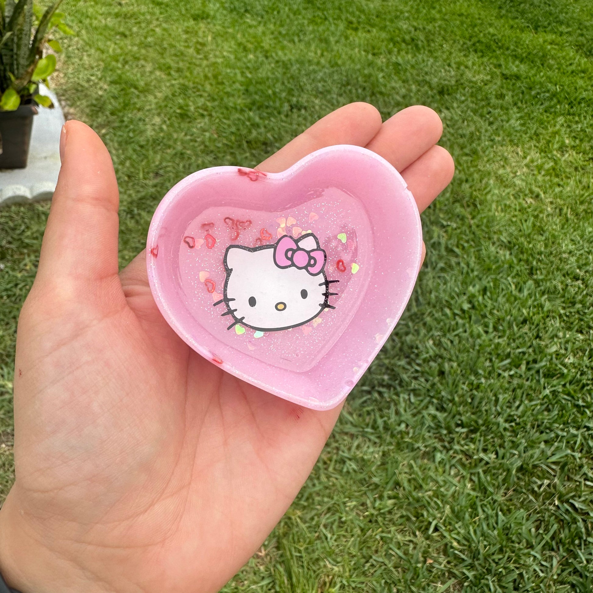 Heart Shaped Hello Kitty Mini Ashtray image 0